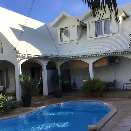 Studio Cosy Avec Piscine Dans Une Villa سان دوني المظهر الخارجي الصورة