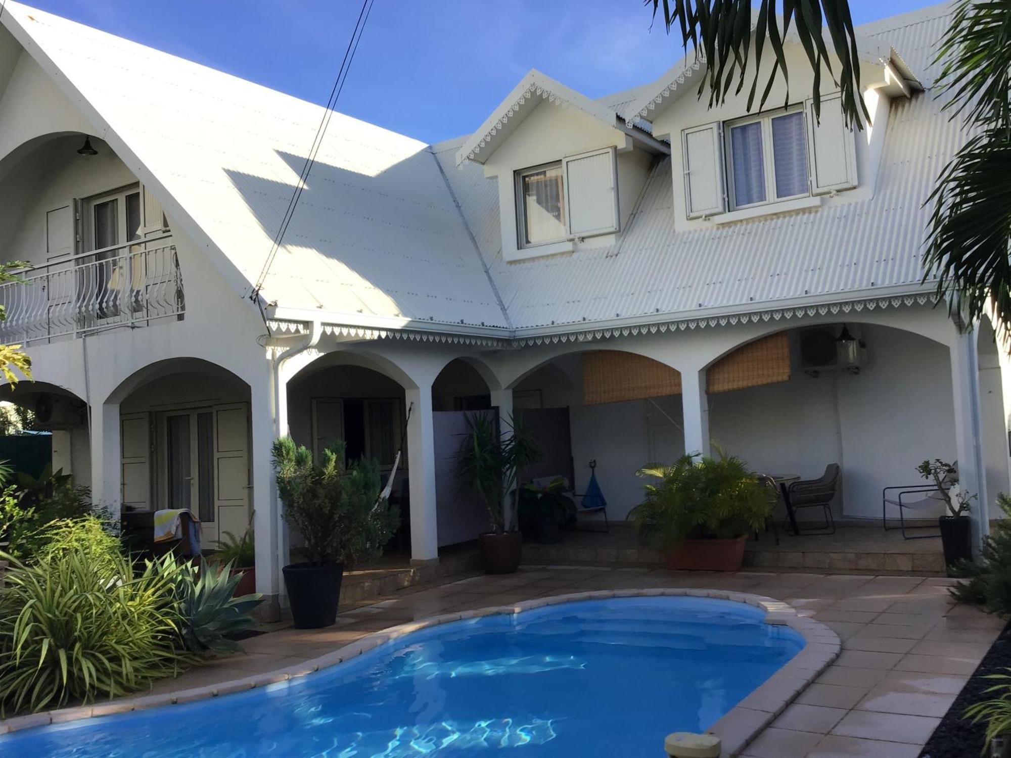 Studio Cosy Avec Piscine Dans Une Villa سان دوني المظهر الخارجي الصورة
