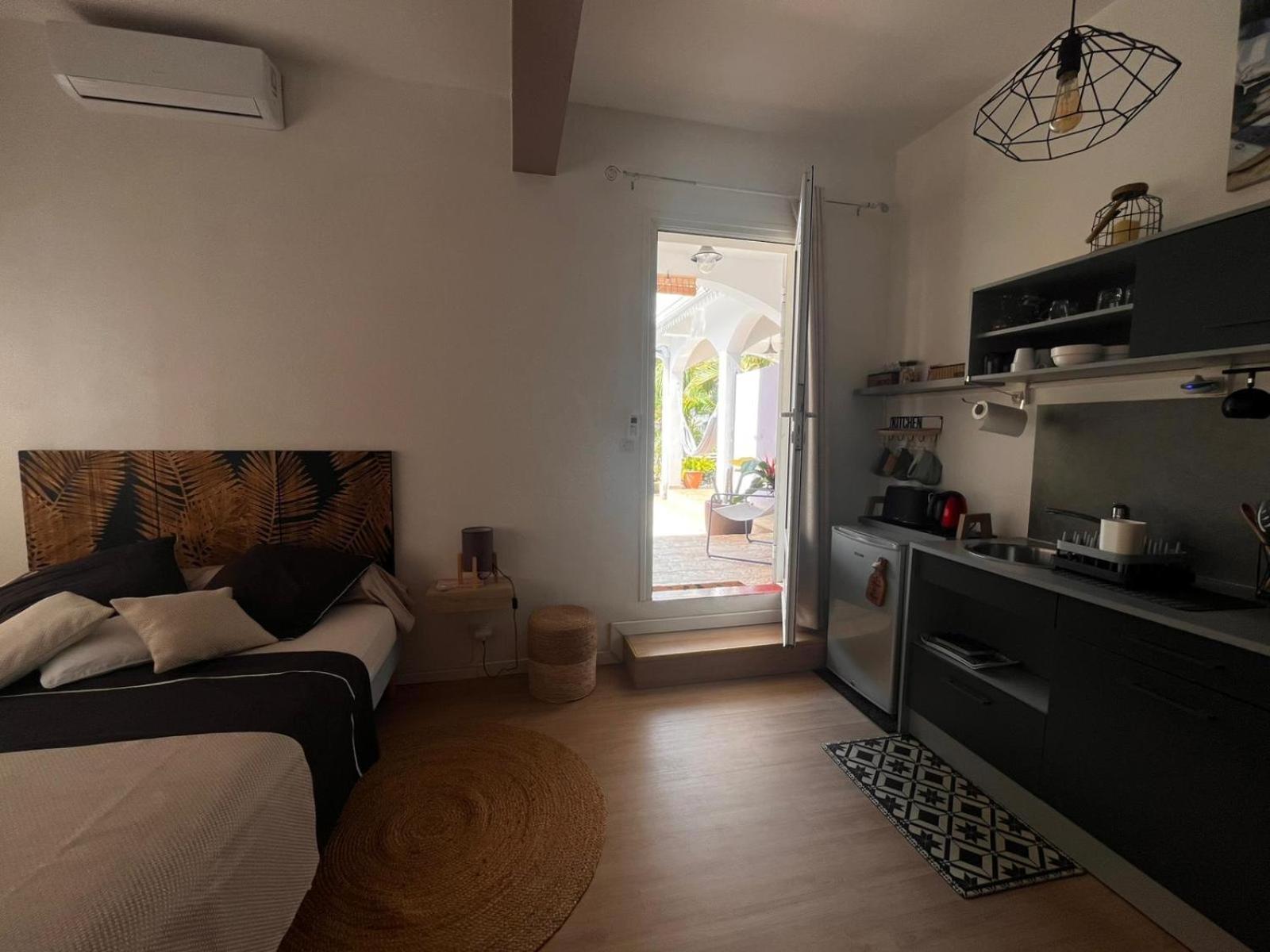 Studio Cosy Avec Piscine Dans Une Villa سان دوني المظهر الخارجي الصورة